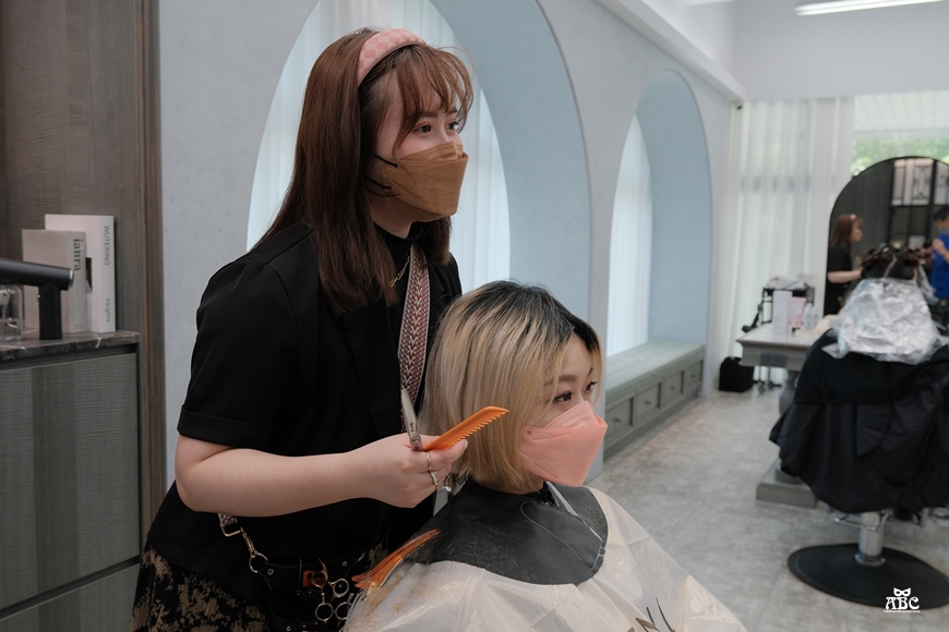 竹北髮廊|GENIC竹北首席店|玫瑰珊瑚|粉紅棕|漂髮|韓國女團髮色